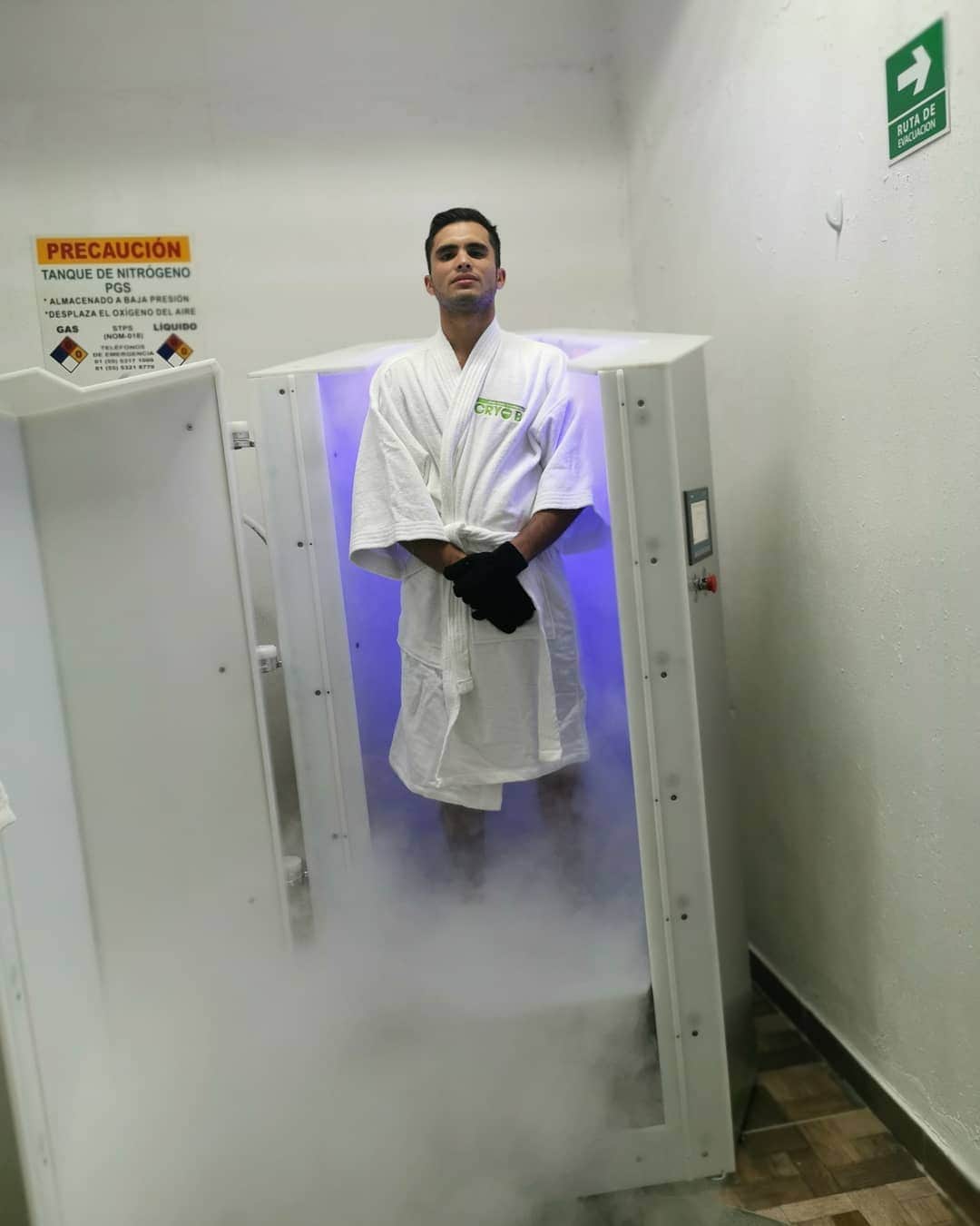 イヴァン・ガルシアのインスタグラム：「Muchas felicidades @cryo_b que alegría ver como se suman mas personas con buenos resultados #familycryb 🥶💪🏻」