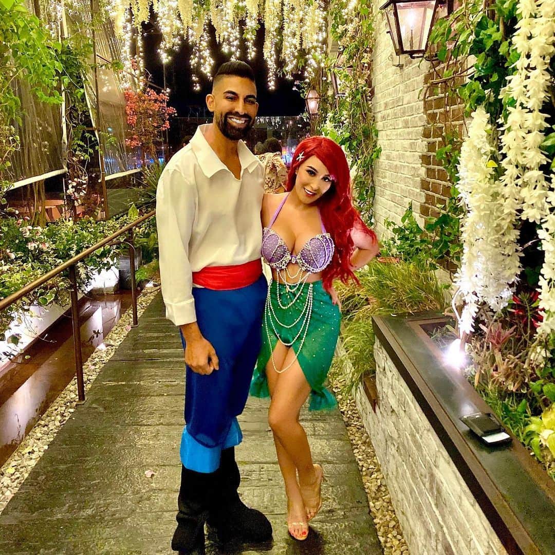 laurag_143のインスタグラム：「Trick or treat 🎃 🧜🏽‍♀️🤴🏽 - Costume from @ottilia.and.sugar 🙌🏼」