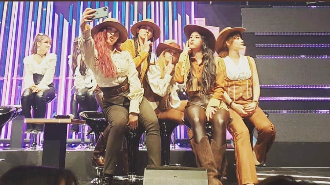 ヘジョンのインスタグラム：「모두 고생하셨어요!! 오늘 와주신 많은 팬 분들! 엘비스! 투표해주신 모든 분들 너무 감사합니다❤️ 사진은 트위터에서 캡쳐했는데 괜찮나요? 퍼가요~❤️ #퀸덤」