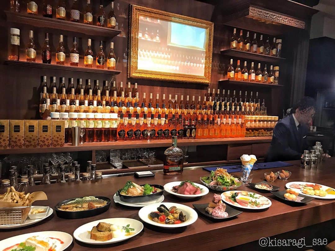 のインスタグラム：「* * The CHOYA 銀座 BAR が明日 11月1日(金)にオープンします✨ * 今日は、ご招待いただいたので 一足お先に行ってきました😊 * ドリンクは定番のものから 新感覚のカクテルもあります。 カクテルは写真映えする彩り、 そして飲みやすいのでおすすめ.◦* フードも美味しいからお酒がすすむっ🥂 * #TheCHOYA銀座BAR #TheCHOYAGINZABAR #TheCHOYA #CHOYA #photo_jpn #bestphoto_japan #ginza #photostagram  #チョーヤ #ウメッシュ #梅酒 #梅酒カクテル #梅フード」