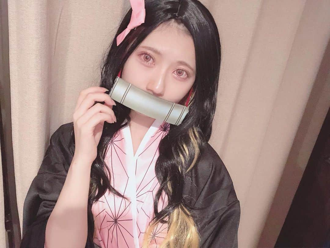 山田麻莉奈さんのインスタグラム写真 - (山田麻莉奈Instagram)「. ハッピーハロウィン👻. . ということでひさしぶりにコスプレ。 いつぶりだろう。 お仕事ではあったかもだけど プライベートではひさしぶり！ 最近ハマってる #鬼滅の刃 の #竈門禰豆子 。です！ ひさしぶりにコスプレしたけどやっぱ楽しい☺︎笑 . 次できるのいつかわかんないので いっぱいお写真上げときます連投します . . #ハロウィン #コスプレ #鬼滅の刃 #竈門禰豆子」10月31日 20時52分 - marina.yamada_324