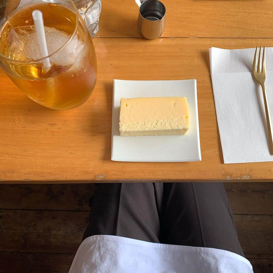 高田茉実さんのインスタグラム写真 - (高田茉実Instagram)「チーズケーキ🧀大好きな おじさんを連れて行きました👨 #abeki #福岡カフェ」10月31日 21時00分 - __mamico