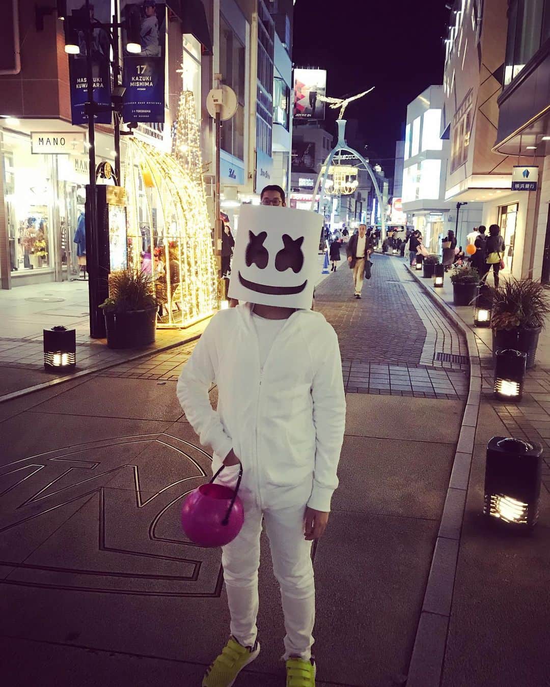 希良梨のインスタグラム：「人気者Halloween is Children's Day…笑　マシュメロSKY（Marshmello) #love #myboy #family #taiwan #japan#like4like #followforfollow  #follow4follow #instagood #selfie #子育て# 日記 #kirari #希良梨 #Marshmello」