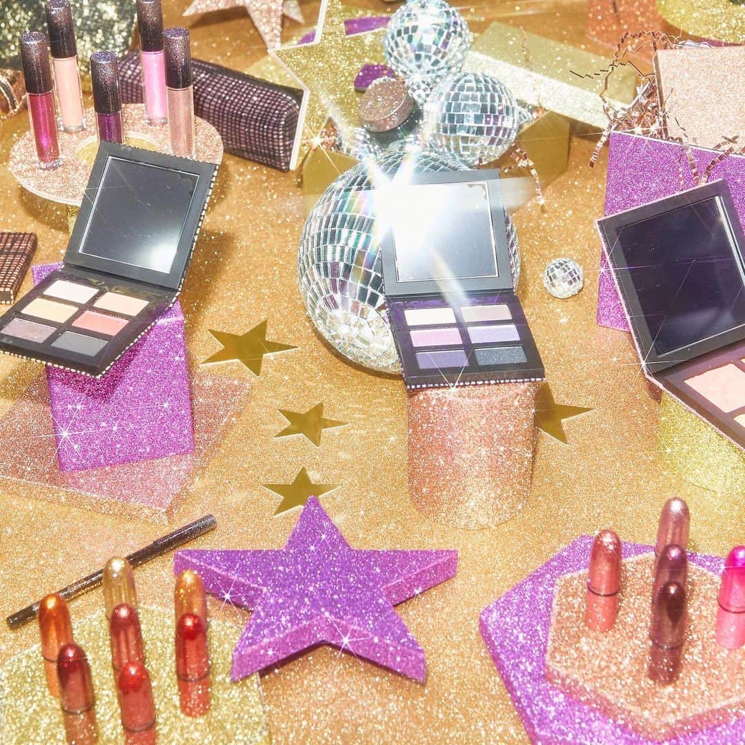 M∙A∙C Cosmetics Japanのインスタグラム：「ㅤ 2019年は⭐️星⭐️をモチーフにしたホリデーコレクション「STARRING YOU!」✨ ㅤ キラキラ輝くホリデーイベントの模様を公開！！ ㅤ #MACHoliday #MACクリスマスコフレ2019 ㅤ DESIGN: @keisukesyoda PHOTO: @wataru_fukaya ㅤ ㅤ ㅤ ㅤ ㅤ #MACCosmeticsJapan #MACコスメ #MACCosmetics #コスメ #メイク #ホリデー #コフレ #クリスマスコフレ #クリスマスコフレ2019 #ホリデーシーズン #クリスマスプレゼント #アイシャドウ #アイパレット #リップ #グロス #ホリデーコフレ #ラメ #makeup #cosme #cosmetics #holiday #holidaymakeup #holidaycollection #holidays #holiday2019」
