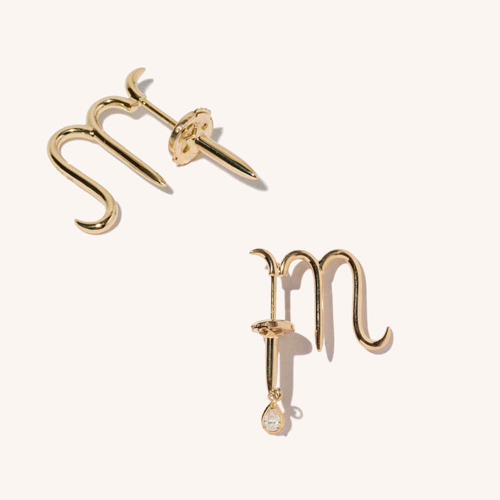 稲木ジョージのインスタグラム：「Scorpio ♏️ zodiac earring from @milamorejewelry 🦂」