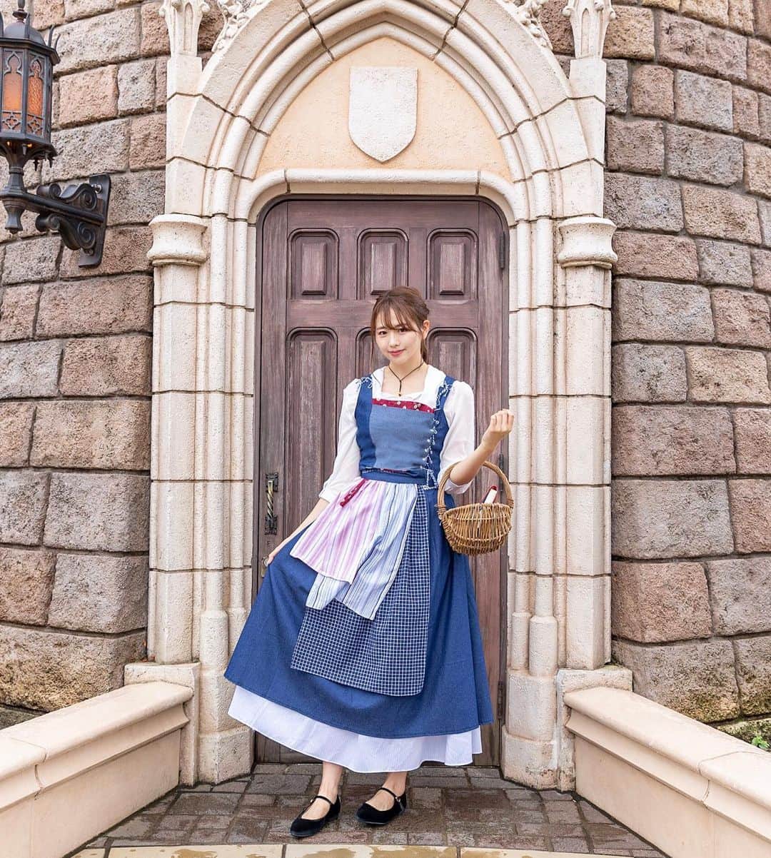 SHIHORINさんのインスタグラム写真 - (SHIHORINInstagram)「🥀﻿ ﻿ Happy Halloween🎃👻﻿ ﻿ 今年のDハロは実写版美女と野獣の町ベルしか出来なかったけど楽しかったな☺️🌹📕 ﻿ ﻿ ﻿ #shihorin__disney ﻿ #disneyhalloween #disneyhalloween2019 #tokyodisneyland #tokyodisneyresort #beautyandthebeast #disneyprincess #東京ディズニーランド #東京ディズニーリゾート #ハロウィン #ディズニーハロウィン #ディズニーハロウィン2019 #dハロ #dハロ仮装 #仮装ディズニー #実写版ベル #美女と野獣 #実写版 #実写ベル #ベル #町娘ベル #ディズニープリンセス」10月31日 21時07分 - shihoriiin49