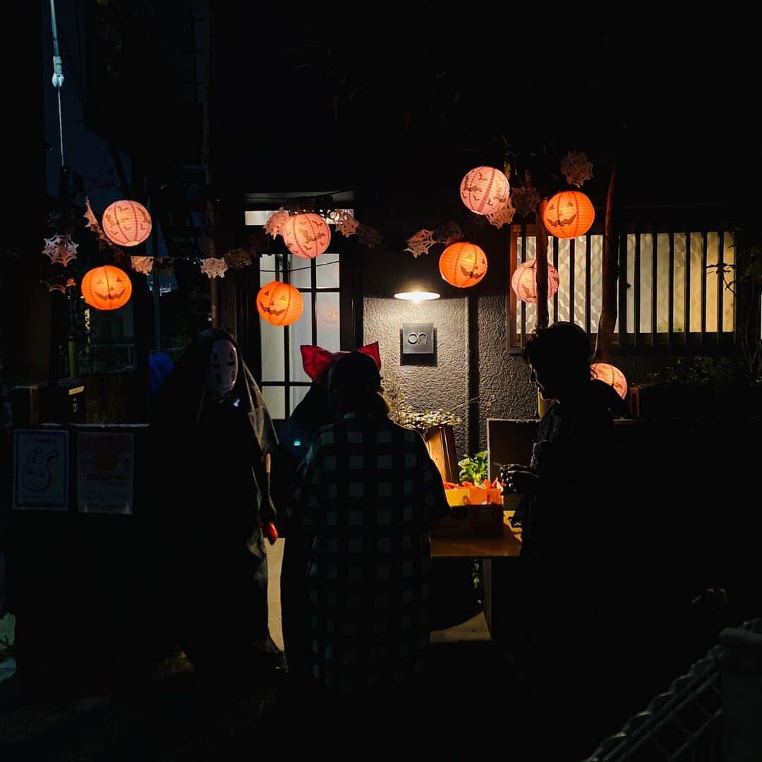松村太郎のインスタグラム：「#Halloween in #Shibuya #Tokyo #🎃 #👻 #ShotoniPhone11」