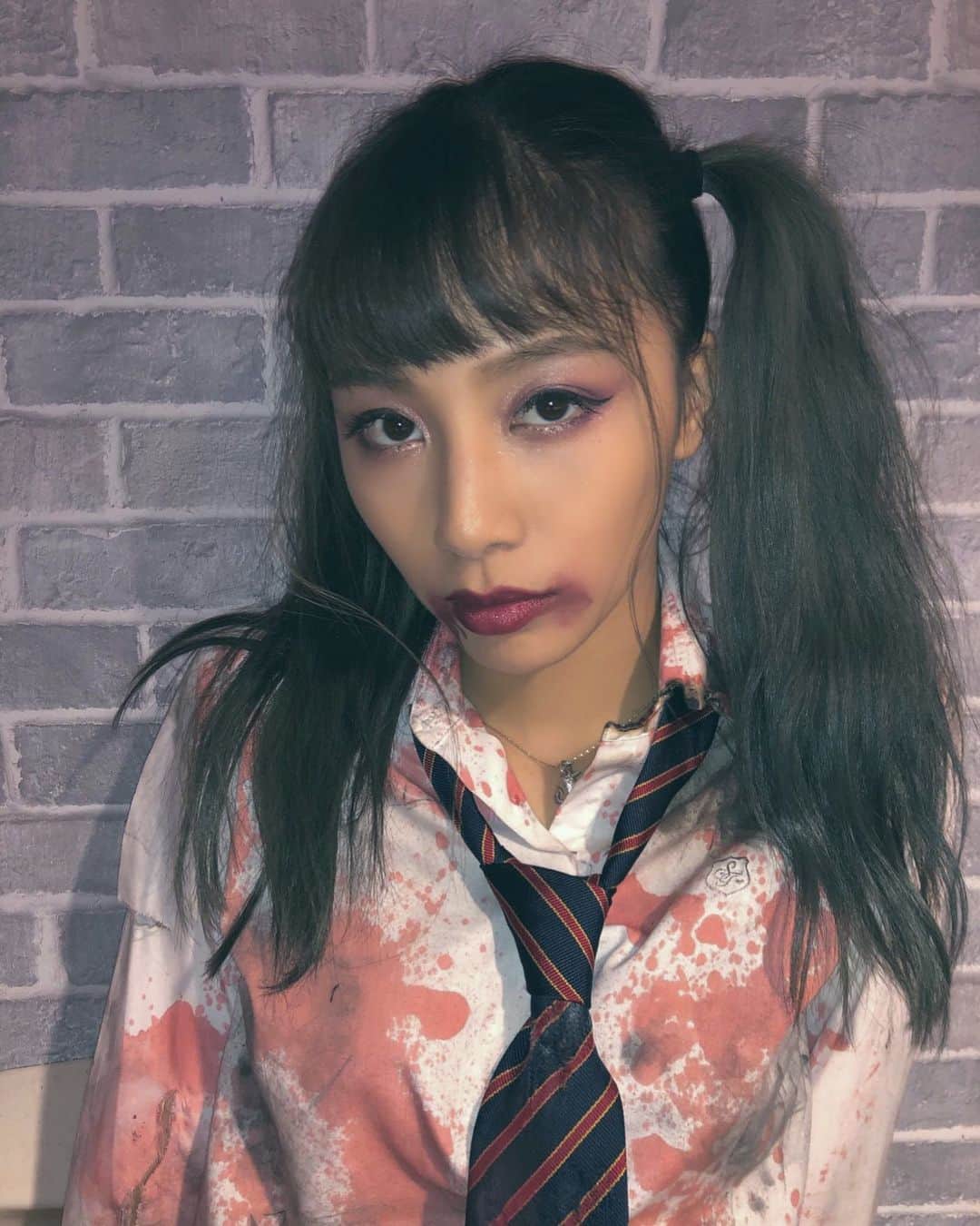 honoka のインスタグラム：「Happy Halloween🎃﻿ 今年は制服ゾンビなりました🧟‍♀️﻿ ﻿ そして！﻿ ツアーに向けて﻿ この前HAABでまたまた﻿ 人参注射してもらったからスッキリ🥕❤️﻿ ﻿ 顔シュッとするから﻿ メイクする時テンションあがる✨✨✨ ﻿ ﻿ ﻿ ツアーまであと9日﻿ あー。緊張やー。﻿ がんばるぞー🔥🔥﻿ ﻿ #HAAB #南青山#人参注射﻿ #Halloween﻿」