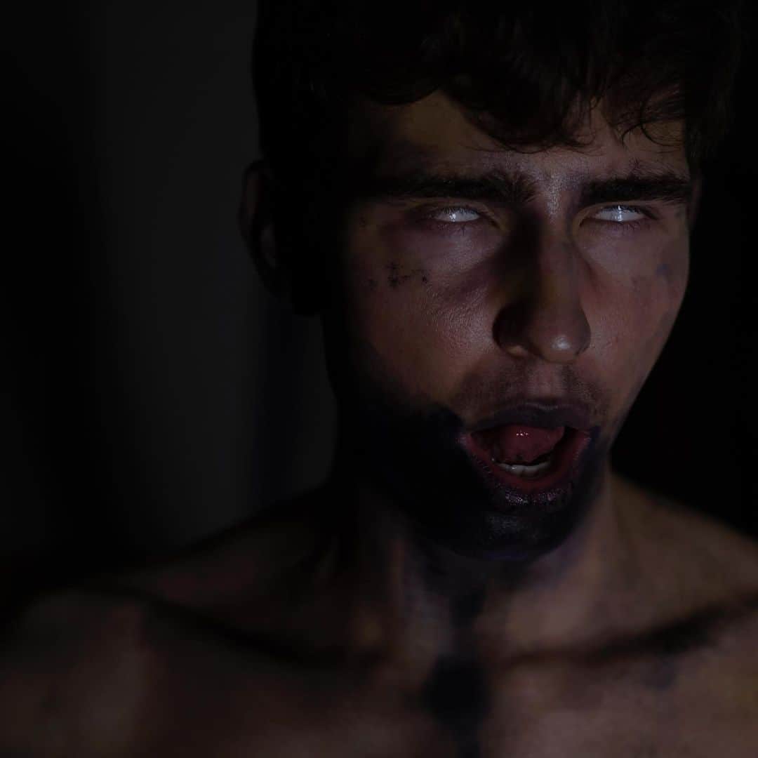 カーター・スミスのインスタグラム：「Boo! 🖤 31 DAYS OF ALL THE DEAD BOYS @all_the_dead_boys」