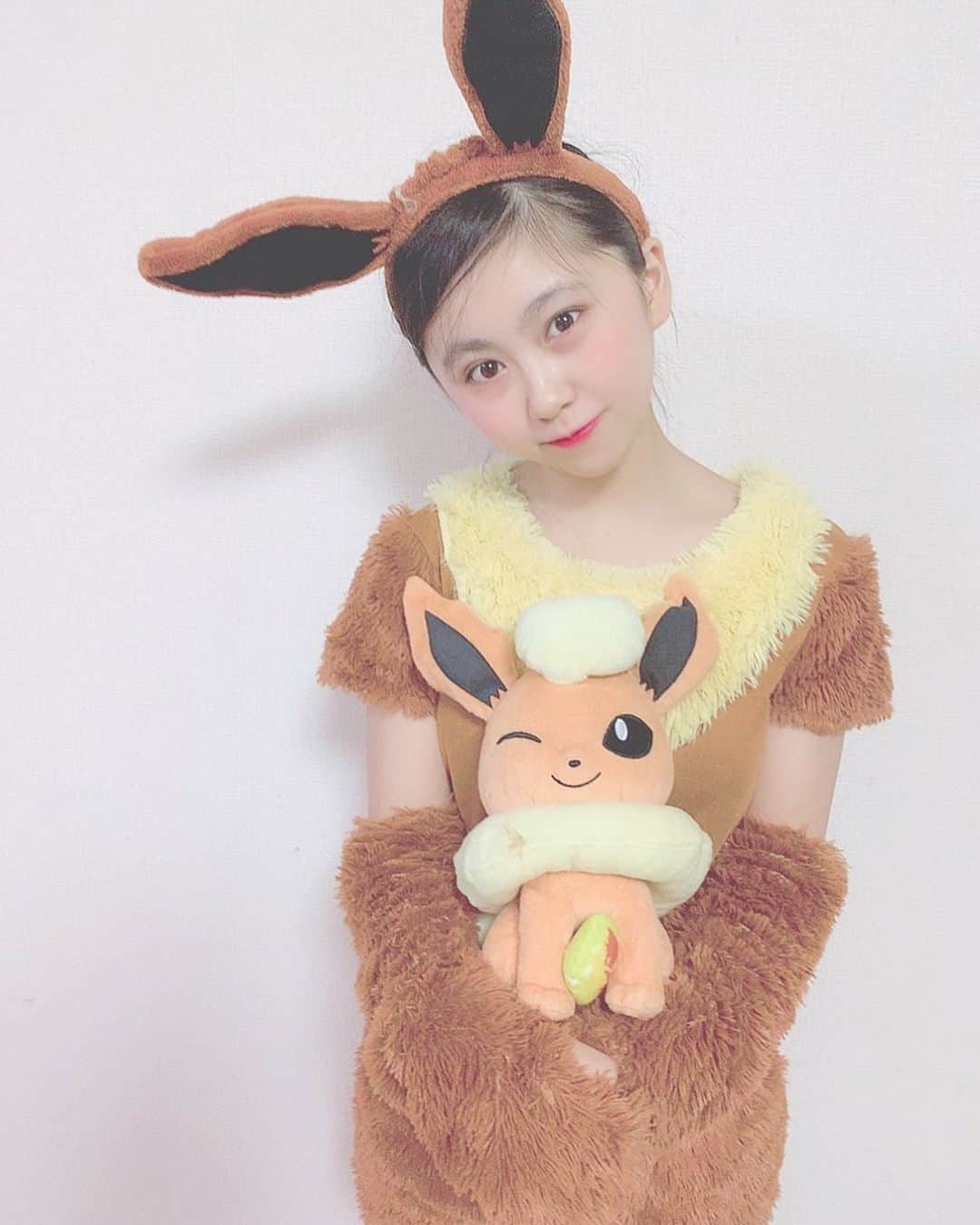 須田理夏子さんのインスタグラム写真 - (須田理夏子Instagram)「・ ・ ・ HAPPY HALLOWEEN👻💕🍭🎃 ・ ・ ・ おやすみなさい( ˘ω˘ )zzz  #高校生 #jkブランド #jk  #ハロウィン #HELLOWEEN #仮装 #衣装 #加工 #フェルター #他撮り #ピカチュウ #イーブイ #ポケモン #キャビンアテンダント  #me #系統バラバラ系女子  #須田理夏子 #乃木坂46  #乃木坂好きな人と繋がりたい #乃木坂好きな女ヲタさんと繋がりたい #乃木坂 #3期生 #岩本蓮加 #岩本蓮加推し #photo #photography #followｍe  #おやすみなさい」10月31日 21時18分 - sudarikako