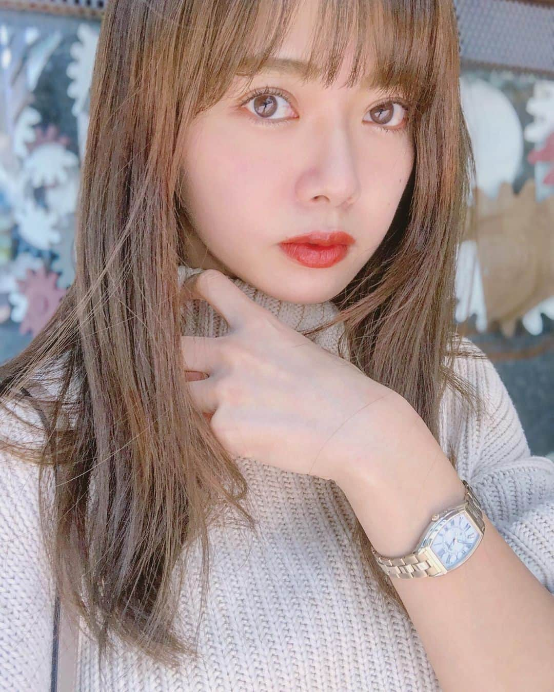 山崎春佳さんのインスタグラム写真 - (山崎春佳Instagram)「⌚︎❤︎ . 普段からアクセサリーとして腕時計をつけていたけど、これはアクセサリーという感覚だけではなく、つけていると身が引き締まる感覚があるので、大人の女性らしく振る舞える特別な腕時計です。 ルキア限定の「Lady Gold」という上品な色で、マットな輝きがあるので、馴染みが良い！どんなアクセサリーにもマッチしてくれる優れものなのです✨ . @seikowatchjapan の機能はもちろん文句なしなので、これから海外や色んなシーンで使うのが楽しみだなぁ✩⡱ . #LUKIA #LadyGold #pr #seikolukia #レディゴールド #SEIKO #ootd #腕時計 #腕時計コーデ #大人女子」10月31日 21時26分 - haruka_yamazaki