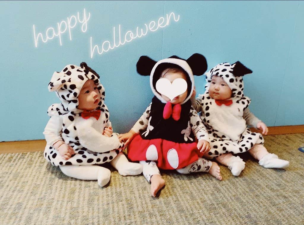 shihoのインスタグラム：「happy halloween👻 . . 仲良しのおともだち達と❤︎ . . . . #halloween #baby#costume  #7month #10months #8month  #女の子ママ#babygirl #101匹わんちゃん  #このゆるさ最高😂 #また投稿久々になってしまった #10月おわりはっやーーーい」