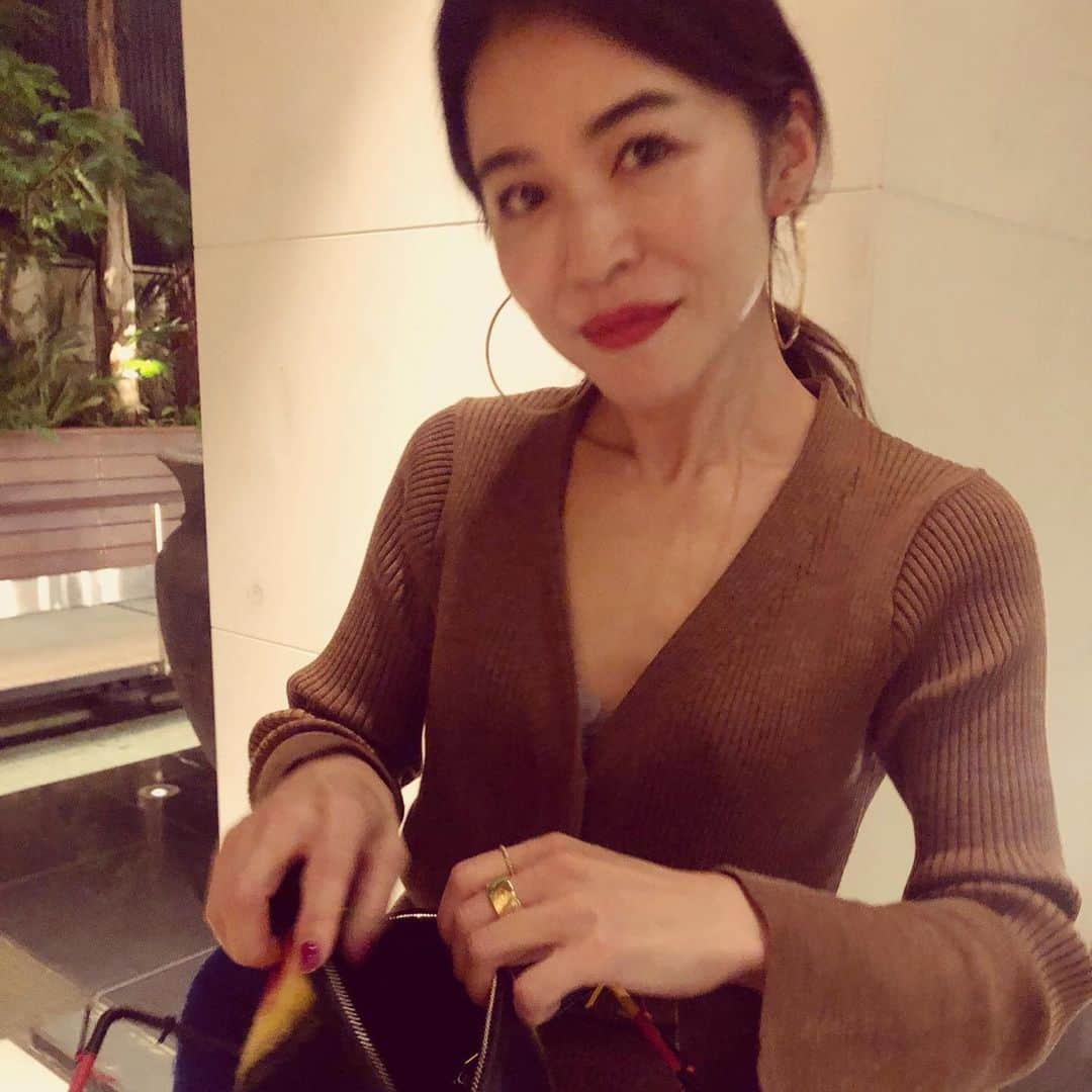 辻直子さんのインスタグラム写真 - (辻直子Instagram)「#jewelry#ring#chanel#cococrush #aiko♡#かんぱーい#ねむたいです  おやすみなさい🌙」10月31日 22時01分 - naoko.ts