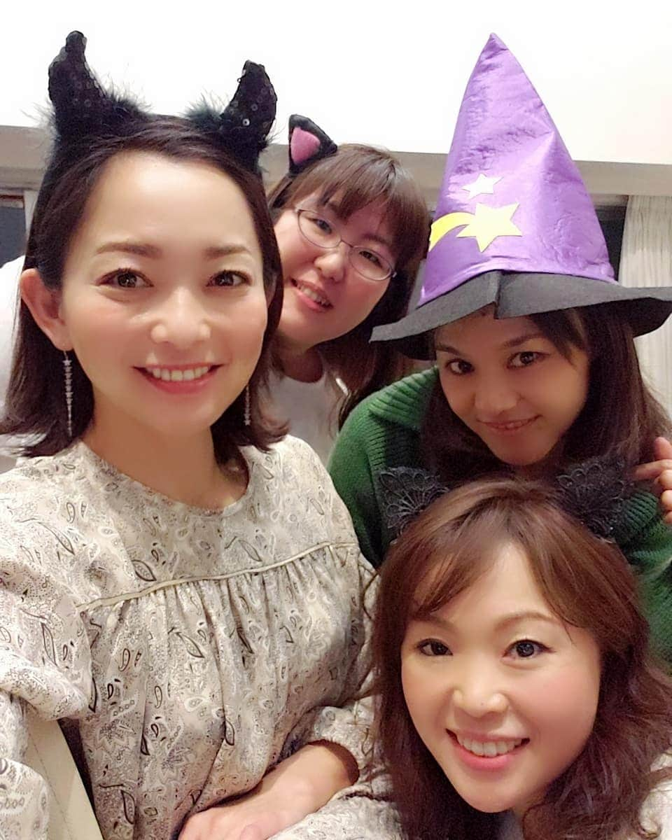 佐藤純さんのインスタグラム写真 - (佐藤純Instagram)「Happy Halloween 🎃  先日、ママ友とハロウィンパーティーをしました😊  5年生男子…もぉ仮装なんて恥ずかしいからやだ～‼️って言うかと思ったけど… ｢今年は何着る？｣って🤣🤣🤣 やるんだ‼️(笑)  #happyhalloween #ハロウィン #ハロウィン🎃 #ハロウィンパーティー #ハリーポッター #大好き #兄妹 #ママ友 #ママ #ママモデル #モデル #mama #mamamodel #model」10月31日 22時03分 - junsatoidea