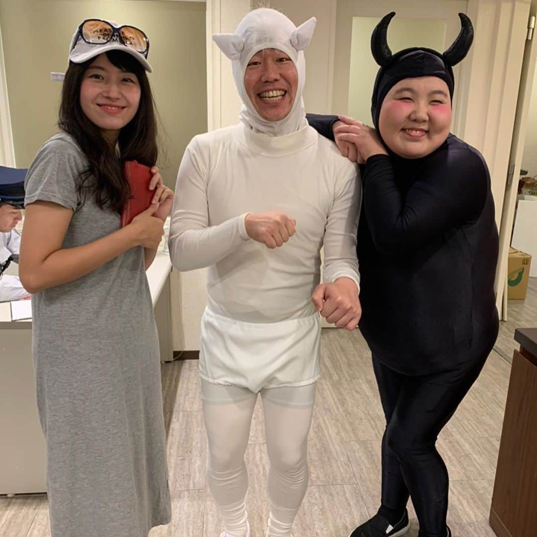 鮫島幸恵さんのインスタグラム写真 - (鮫島幸恵Instagram)「NGKハロウィンナイトパーティ🎃👻 ありがとうございました💜 みなさんの元気がすごくてすごくて…(^^) あたたかいお客様で嬉しかったです🧡  おたまじゃくし中西さんプロデュース 『オフの日のキャバ嬢』 もさせていただきました(^^) グラサンとマスクで完全体です笑  ありがとうございました！ ハッピーハロウィン🎃💟 #ハロウィン #パーティ #小悪魔  #マキバオー  #コスプレ  #なんばグランド花月  #吉本新喜劇  #吉田裕 さん #酒井藍 さん #小寺真理 さん #鮫島幸恵」10月31日 22時04分 - ysmtsnkgk_ys