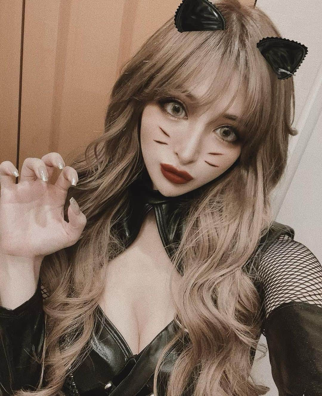 小原優花さんのインスタグラム写真 - (小原優花Instagram)「🖤🖤🕷HAPPY HALLOWEEN🦇🖤🖤 今夜のハロウィンナイトは♡六本木クラブOCTAGON《 @seloctagontokyo_official 》に遊びにきてね👻💋 ・ なんとバースデーパーティーでDJ Kittyちゃんが登場するよ🥰❣️❣️ ・ 私はこのあと0:15〜DJで皆さんのハロウィンを盛り上げます🔥😍😍❤️❤️ ・ ・ オクタゴンでお待ちしてますー😻💓💓💓 ・ #dj #djyunkoro #femaledj #halloween #cat #seloctagon #club #六本木 #djkitty」10月31日 22時04分 - yunkoro519