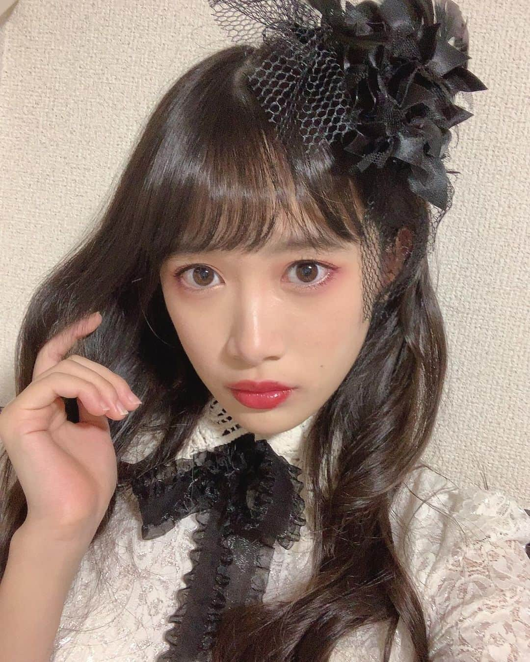 BEYOOOOONDSさんのインスタグラム写真 - (BEYOOOOONDSInstagram)「はっぴーはろうぃーーーーーん🎃👻💉 #里吉うたの です！🖤🥀 こんばんは👻 #うーゴースト です👻 お菓子、くれてもいいんだよ？🖤 楽しいハロウィンの夜をお過ごしくださいね🥀🥀 (このメイクのやり方はブログをぜひぜひチェックしてください💄) https://ameblo.jp/beyooooonds/entry-12541053185.html  #BEYOOOOONDS #Halloween #ハッピーハロウィン」10月31日 22時04分 - beyooooonds_official