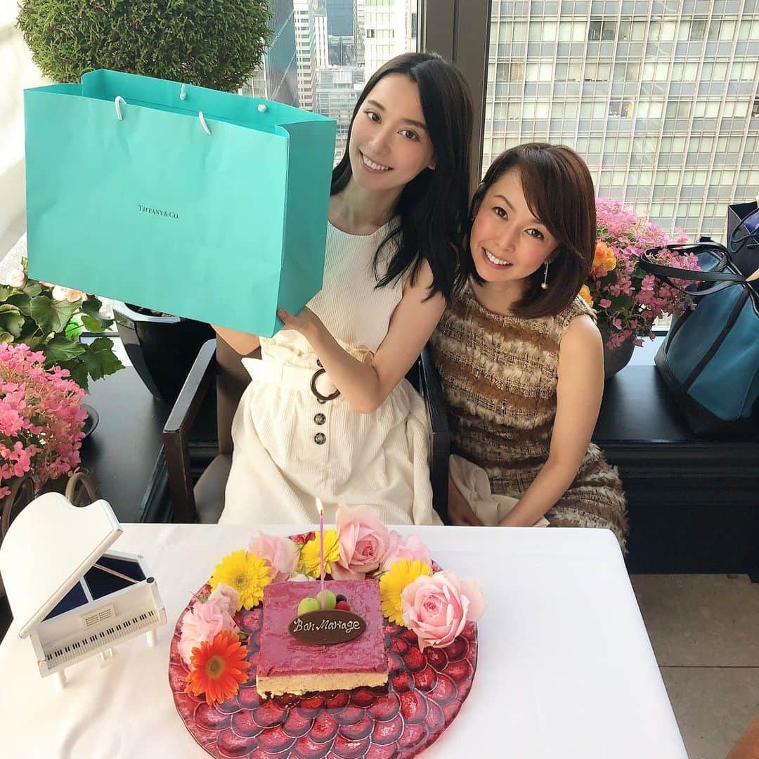 宮崎宣子さんのインスタグラム写真 - (宮崎宣子Instagram)「ユキちゃんの結婚のお祝い🥂 ハワイに行ってしまう前にどうしても会いたくて…💕 お互い色々とあったからこそ、 ユキちゃんの幸せが本当に嬉しい✨ おめでとうユキちゃん❣️ #ユキちゃん #結婚のお祝い #おめでとう #結婚おめでとう #本当に嬉しい #モナリザ #丸の内」10月31日 22時22分 - miyazaki_nobuko