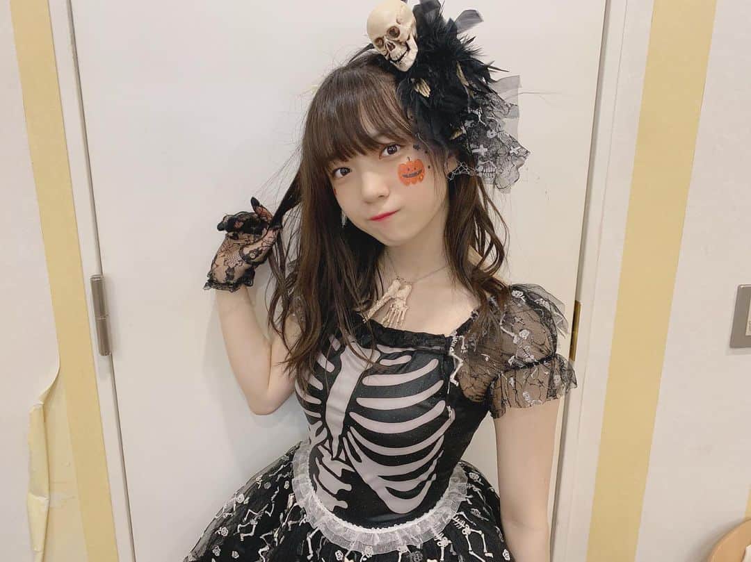 坂本真凛のインスタグラム：「ʜᴀᴘᴘʏ ʜᴀʟʟᴏᴡᴇᴇɴ👻💗」