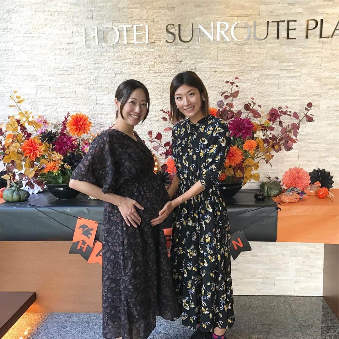 西谷綾子のインスタグラム：「✴︎ 👶💞👭💗👶 ちょっと前に会ってたトモダチ💓😍 最近はマラソンシーズン入り、 友達となかなかタイミングが合わずー…😭 ・ #友達のこれからにドキドキワクワク♡ #みんな今を頑張ってる #今この瞬間を大切に  #happybirthday #あっという間に #明日から11月」