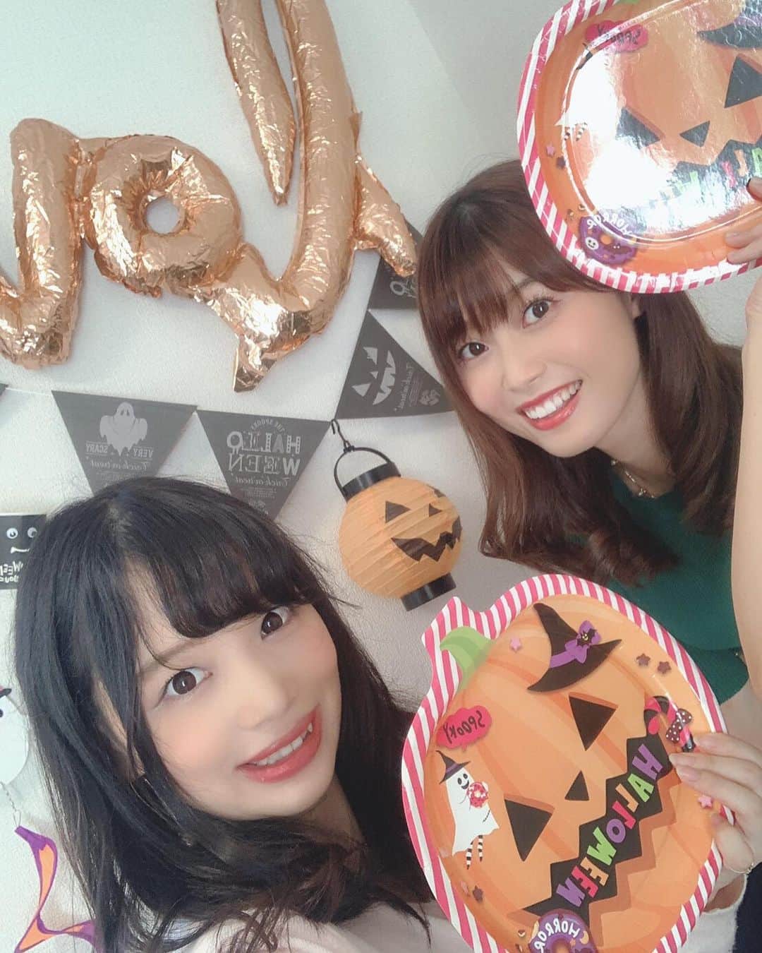 西澤由夏さんのインスタグラム写真 - (西澤由夏Instagram)「ハッピーハロウィン👻 これだけ一緒にいるのに、ハロウィンパーティは初めてかな🎃？笑 この前、温奈の新居にお邪魔しました♡ #ハロウィン」10月31日 22時50分 - yknszw