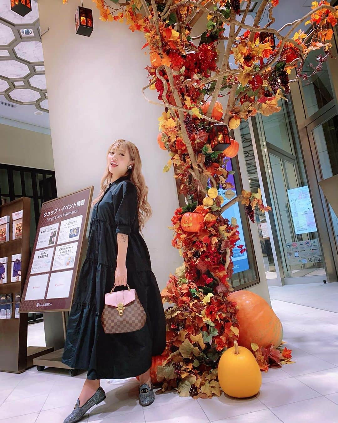 五月千和加さんのインスタグラム写真 - (五月千和加Instagram)「. 🎃Happy Halloween 👻  毎度のことながら 仮装はしませんでした🙋‍♀️🤝 お友達と大好きなアジア系のレストランで楽しい時間を過ごしました🙃💖 . . #halloween #louisvuitton #zara #tokyo #小籠包 #コロナ #beer #alcohol #ハロウィン #高島屋 #タイ料理 #アジア料理」10月31日 22時44分 - satsuki_senwaka