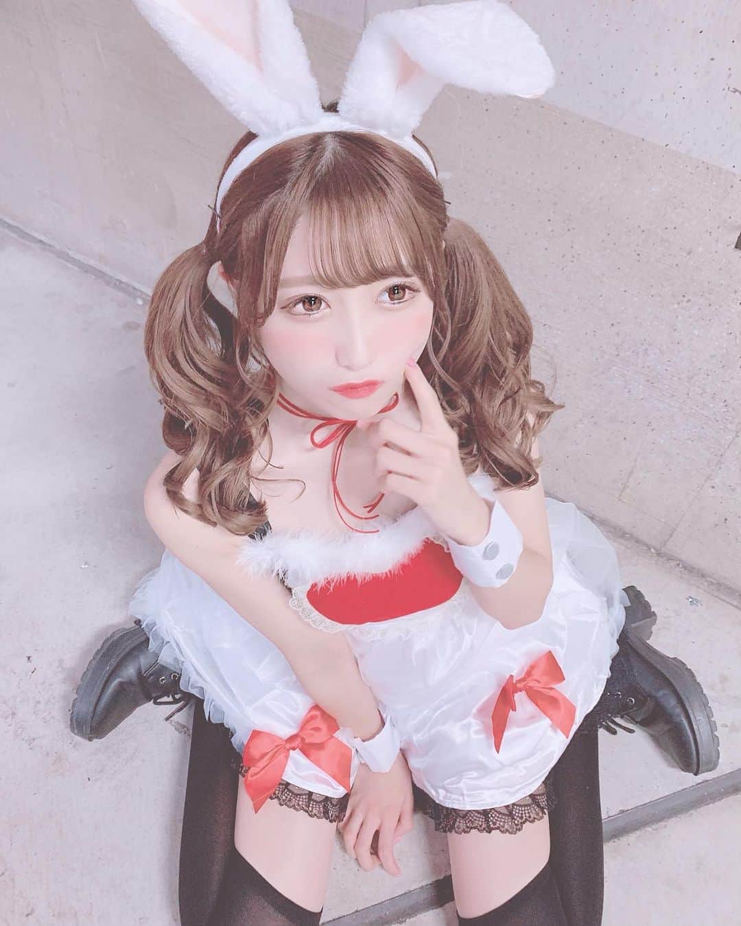 田口未彩のインスタグラム：「🎀 . . 絶対領域ってほんとに萌えるの？ . . #ハロウィンコスプレ #ハロウィンコス #うさぎコス #うさぎコスプレ #渋谷ハロウィン #渋ハロ #バニーちゃん #バニーガール #コスプレ #仮装 #ハロウィン仮装 #ハロウィン  #ツインテール #絶対領域 #ニーハイ」