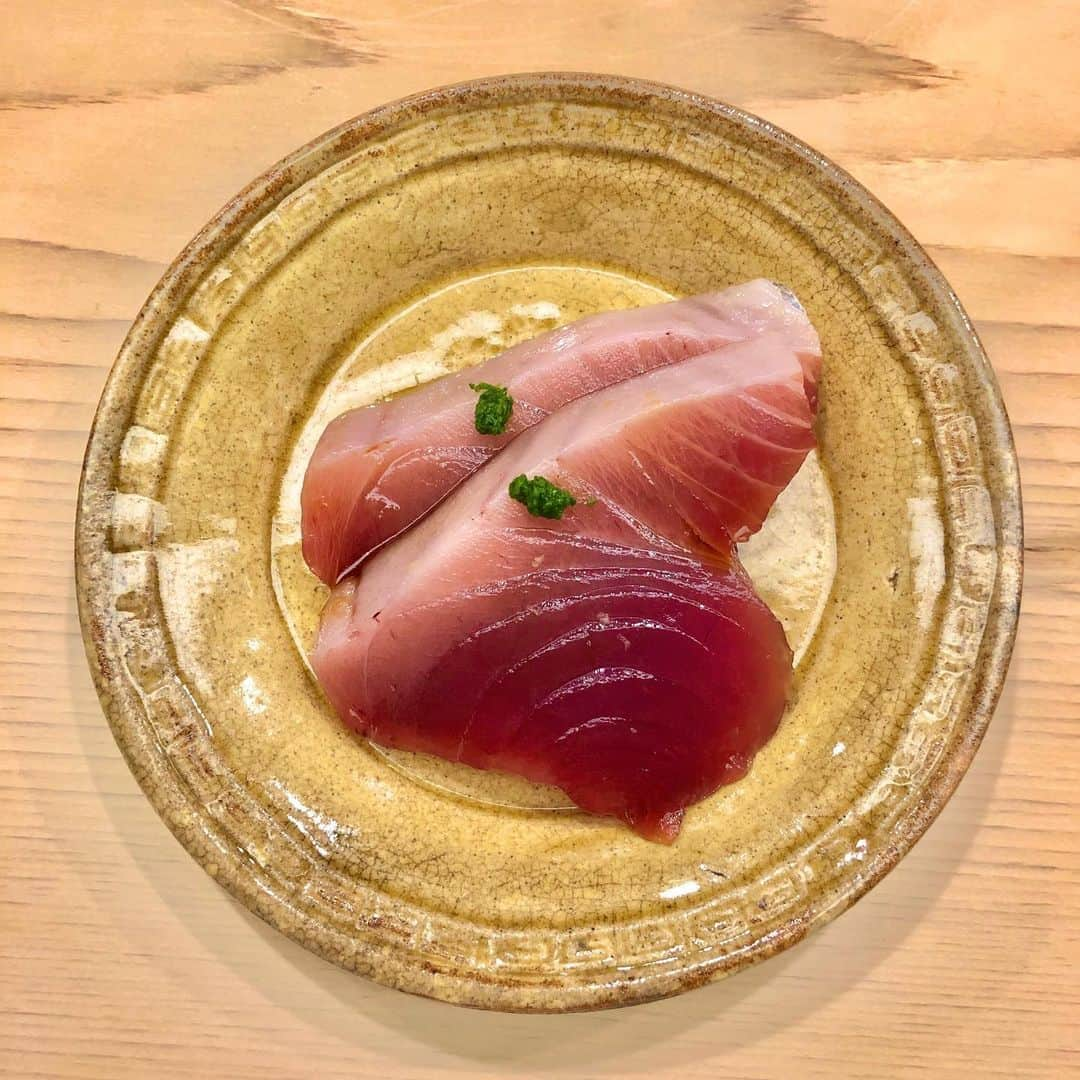 梅谷安里さんのインスタグラム写真 - (梅谷安里Instagram)「先日、念願のお店"すぎた"さんへ🍣 ずっとずっと楽しみにしてたの♡ 食べログの総合ランク1位のお店♡ １年前からキャンセル待ちしてた念願のお店😍 タイミング良くキャンセル出てほんとついてる〜🥰 大将のお人柄も良くて 美味しいお寿司にほんとうに幸せでした❤️ #食べログ4.81 #sushi#tokyo #お寿司#スペシャリテ  #しめ鯖#絶対また行きたい♡ #あんグルメ」10月31日 22時59分 - anriworld