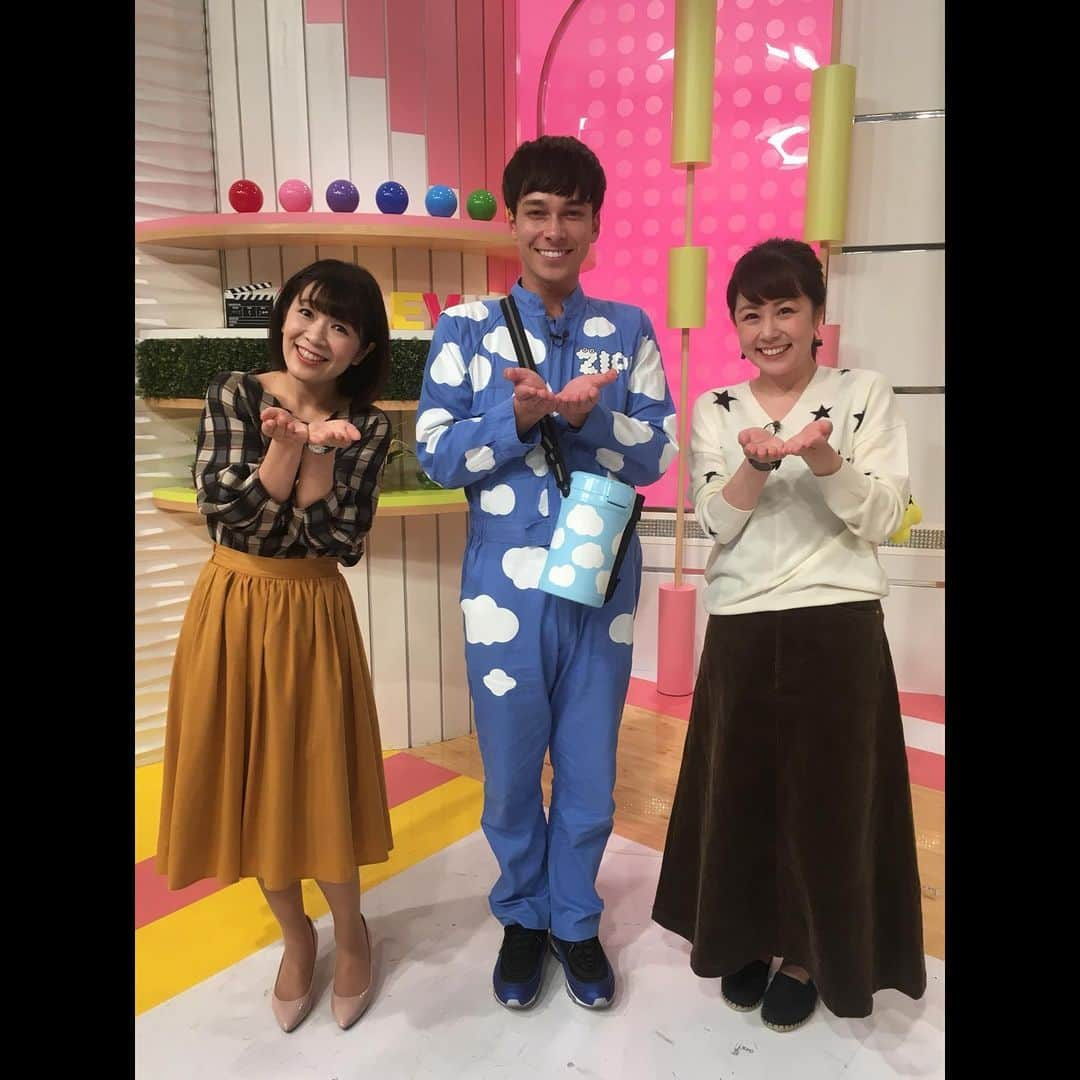 村上めぐみさんのインスタグラム写真 - (村上めぐみInstagram)「. なんと‼︎ 今日の#てれビタ ‼︎ #日本テレビ #ZIP から😆 #マーティン さん出演頂きました‼︎ . . . 生マーティンさん... むっちゃ元気‼︎笑 むっちゃ爽やか‼︎ むっちゃ気さく‼︎笑笑 . . . これから#ontherice 聞くたびに👂 発狂しそうです🤩‼︎笑 . . . 皆様の情報で朝ご飯が決まるので‼︎ 是非是非‼︎ ハッシュタグ #ZIP朝ごはん #熊本 を付けて ご飯に合う朝ご飯情報を‼︎ #ツイッター #インスタグラム で #投稿 して下さいな(ﾟωﾟ)♡ #ZIP #朝ごはんジャーニー 注目ですバイ‼︎ . . . よろしくお願いしマーーーティン‼︎😋笑笑」10月31日 23時00分 - megumi010227