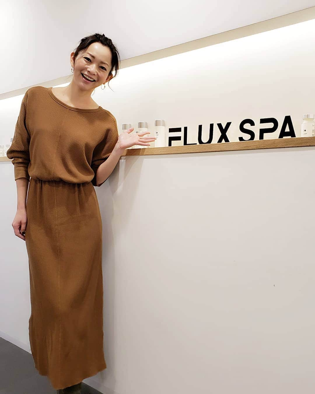 佐藤純さんのインスタグラム写真 - (佐藤純Instagram)「昨日は、FLUX SPA で全身&顔のコルギマッサージ✨  @flux.spa  活性酸素を除去する水素クリームでマッサージ。  気になる顔の歪みも調整してもらいました。  これ、ほんとにすごいの‼️ 終わって、鏡をみてビックリ。  歪みもよくなり、お肌も艶々✨  目の開き具合もすごい👀  コルギ後は、水素のサプリを飲んで、ミストサウナで潤い&デトックス。  むくみもとれて、バキバキだった身体がスッキリ～。 #fluxspa  #フラックススパ #spa #水素 #水素クリーム #水素トリートメント #コルギ #小顔 #フェイシャル #リラクゼーション #アンチエイジング #代官山 #ボディメンテナンス #ミストサウナ #活性酸素除去 #ママ #ママモデル #モデル #mama #mamamodel #model」10月31日 22時58分 - junsatoidea