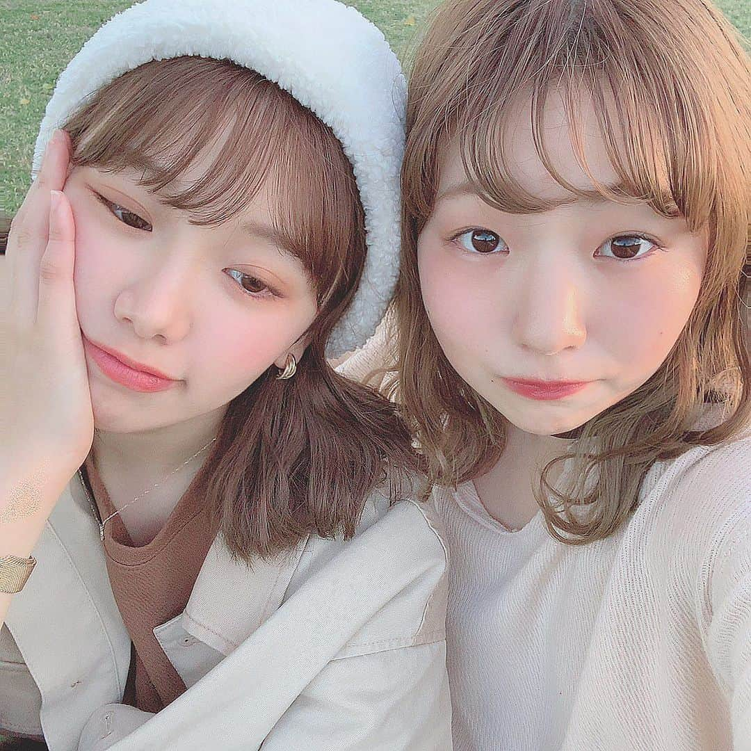 きりまるさんのインスタグラム写真 - (きりまるInstagram)「. にんげんとは思えない 小動物なんか？ってくらいの ふわふわさに ずっと惚れてた。🦔♡ カワイイカワイイ！全部カワユイ😭 . . たぶんあの子はうさぎや。 こんなにふわっふわした人存在 するんやって思ったももちゃんに なりたい。よしなろーっと🐰♡ （とくに２枚目のももさんたまらん） ああ、ほんっとに可愛い可愛さの 余韻にひたってるがわいいい。。。」10月31日 23時00分 - kirimaruuu