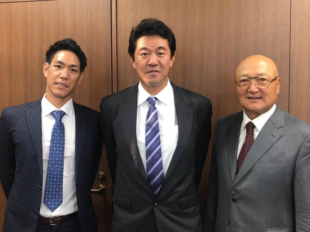 荒波翔さんのインスタグラム写真 - (荒波翔Instagram)「来年からプロ野球独立リーグのBCリーグに新規参入する神奈川フューチャードリームスの球団アドバイザーに就任致しました。 GMが山下大輔さん、監督鈴木尚典さんです。 また新たな挑戦をします！！ 神奈川県を盛り上げ、プロを目指す選手、子供達に少しでもお役に立てるよう頑張ります！！ もちろんベイスターズへの恩返しも続けていきます。 皆さんと神奈川を盛り上げていけたら嬉しいです。 応援よろしくお願い致します。  #bcリーグ  #神奈川  #藤沢 #鈴木尚典　さん #山下大輔　さん」10月31日 23時01分 - shoshoshonosho.4