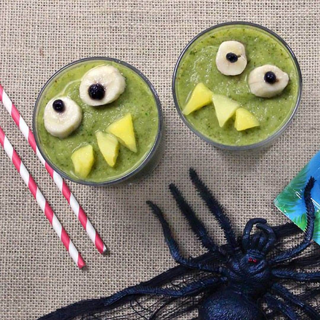 Dole Packaged Foods（ドール）のインスタグラム：「Green monsters in the morning, sugar highs tonight. Every holiday needs some balance. #HappyHalloween」