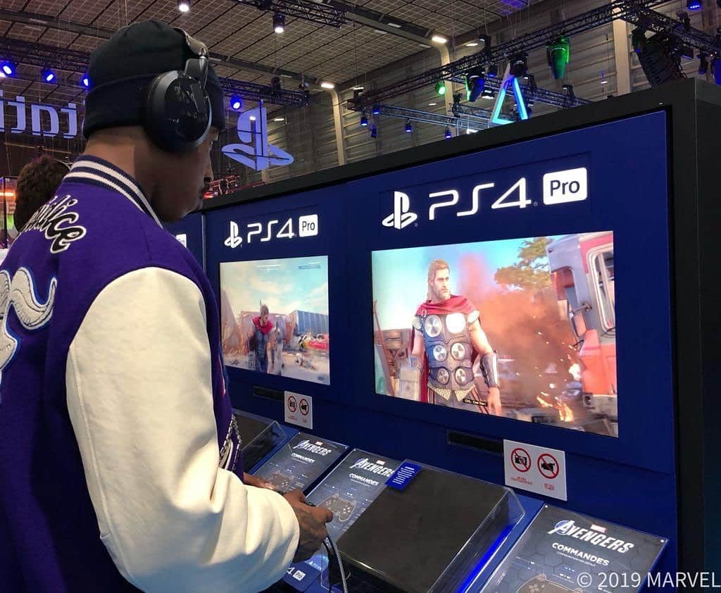 プレスネル・キンペンベさんのインスタグラム写真 - (プレスネル・キンペンベInstagram)「Ça va être loooooong jusque mai 2020 🎮⏳@PlayAvengers  @Marvel  #MarvelGames #Ad」10月31日 23時05分 - kimpembe3