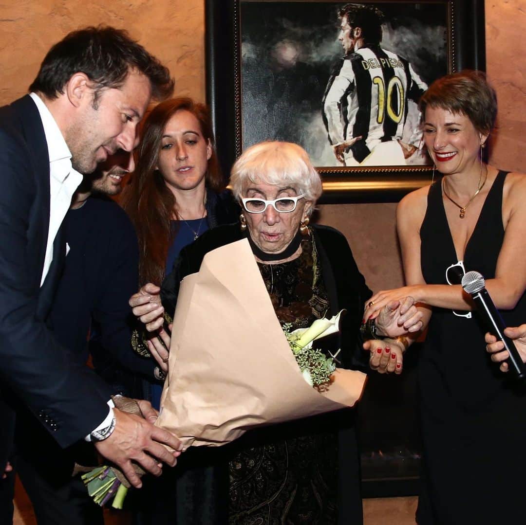 アレッサンドロ・デル・ピエロさんのインスタグラム写真 - (アレッサンドロ・デル・ピエロInstagram)「It was a great honor to organize an unforgettable night dedicated to the Italian legend Lina Wertmüller.  #linawertmuller #oscar2019 #academyawards  #adp10 #n10restaurant #la」10月31日 23時19分 - alessandrodelpiero