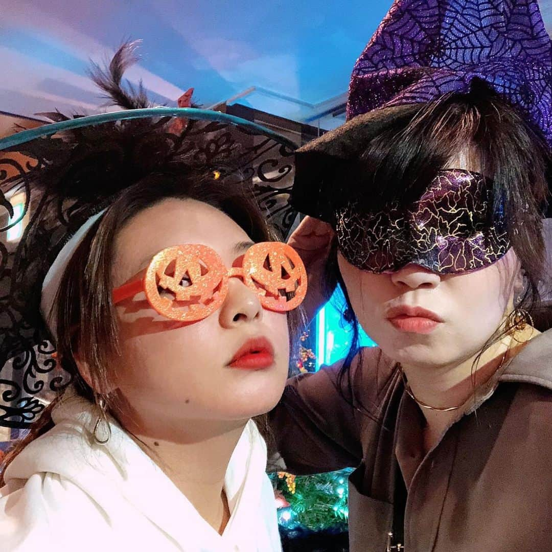 野呂佳代さんのインスタグラム写真 - (野呂佳代Instagram)「私のハロウィン昨日と今日🎃👻 昨日は、、、出川さん＆ダチョウ倶楽部さんの地味ハロウィンかな🎃👻（笑）swipe→仮装も。 今日は、お稽古場で全員ジョーカー（笑） #地味ハロウィン  #ダチョウ倶楽部  さん #出川哲朗 さん #仮装 #ジョーカー  #joker」10月31日 23時24分 - norokayotokyo