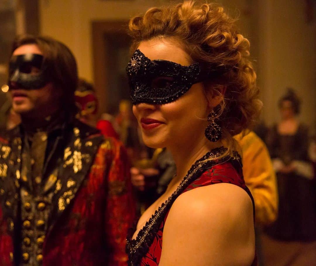 アマンダ・シュルのインスタグラム：「One of my favorite costumes ever. @aaronastanford looks pretty pleased as well. #happyhalloween to everyone playing dress up out there!  Anyone remember where and when we were? #12monkeys #tbt」