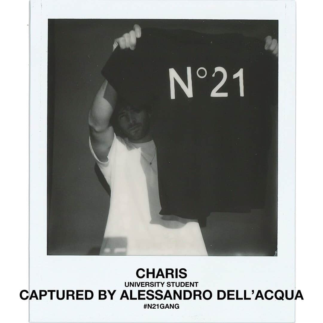 ヌメロ ヴェントゥーノさんのインスタグラム写真 - (ヌメロ ヴェントゥーノInstagram)「CAPTURED BY ALESSANDRO DELL’ACQUA. A series of polaroids that documents the vision of Alessandro dell’Acqua, founder and creative director of N21.  #N21 #numeroventuno #alessandrodellacqua #N21Gang」10月31日 23時36分 - numeroventuno