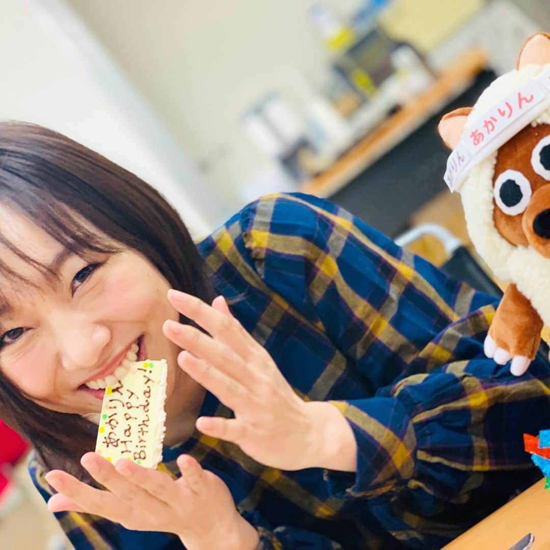 須田亜香里さんのインスタグラム写真 - (須田亜香里Instagram)「28歳になりました😊 ドデスカでお誕生日とセンターをお祝いしていただいて、写真はドデスカのセンターの裕二さんに撮っていただきました☺️ そして、食べきれなかったのでセンタープレートを差し上げました！ #誕生日」10月31日 23時44分 - akarisuda