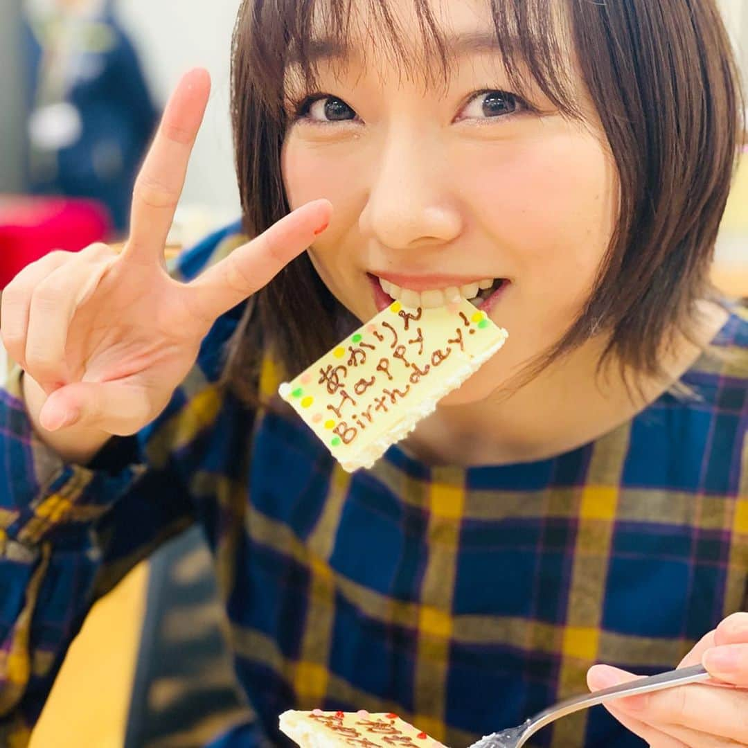 須田亜香里さんのインスタグラム写真 - (須田亜香里Instagram)「28歳になりました😊 ドデスカでお誕生日とセンターをお祝いしていただいて、写真はドデスカのセンターの裕二さんに撮っていただきました☺️ そして、食べきれなかったのでセンタープレートを差し上げました！ #誕生日」10月31日 23時44分 - akarisuda