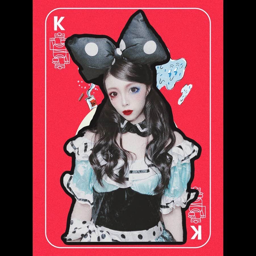野崎夏帆のインスタグラム：「🎃🍬✞👻trick or treat👻✞🍬🎃﻿ ﻿ ﻿ #去年ハロウィン帰りに買った﻿ #不思議の国のアリス﻿ #コスプレ﻿ #仮装﻿ #ツインテール﻿ #アプリってすごいよね﻿ #だれなの﻿ ﻿ ﻿ 🎃HAPPY☠HELLOWEEN🎃」