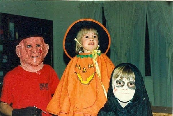 シェリー・ヘニッヒのインスタグラム：「When i was 3 i went as blondes have more fun #happyhalloween」