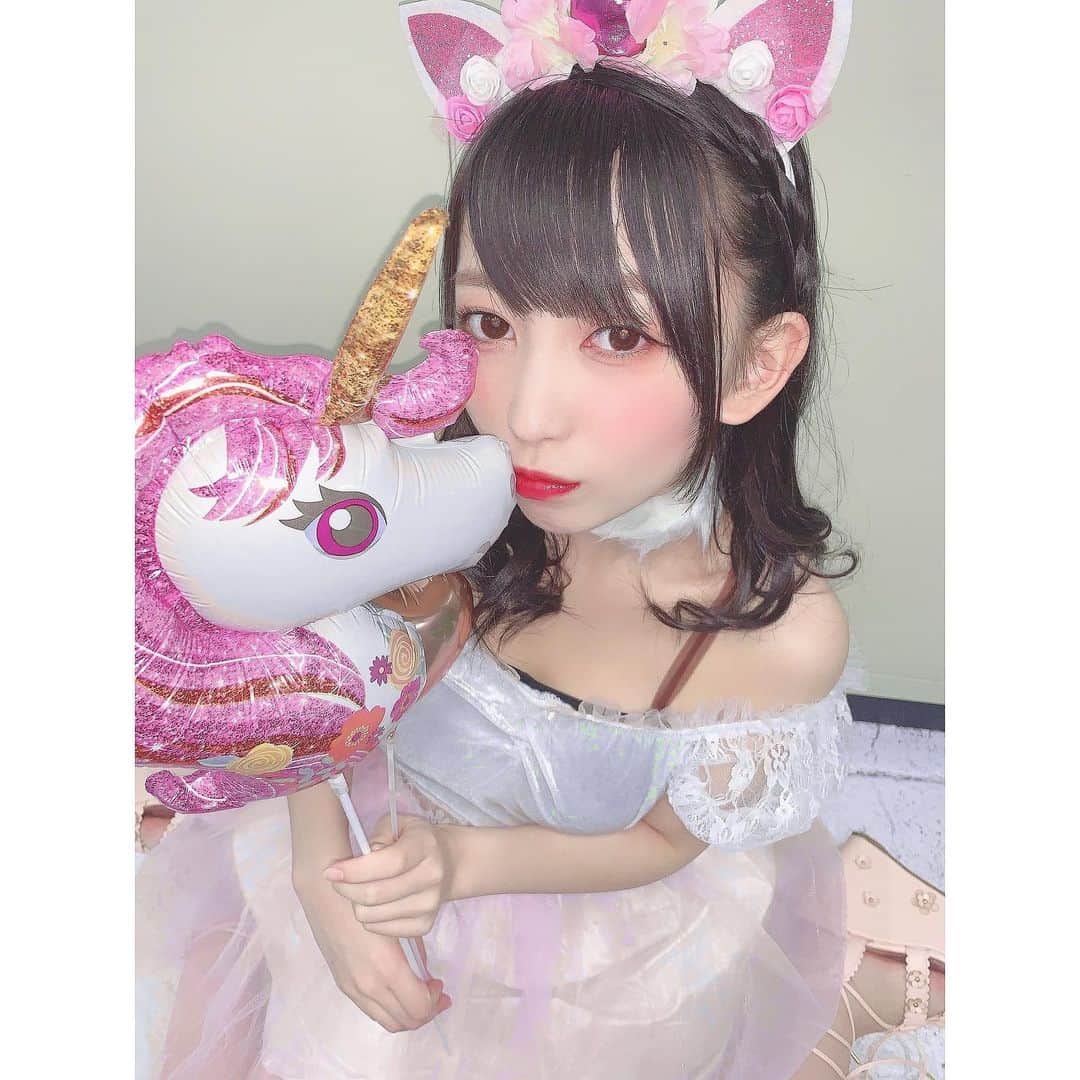 髙木由莉愛のインスタグラム：「HAPPY HALLOWEEN 👻🎃🕸✝️🕷 2分すぎた  #ハロウィン #コスプレ #ユニコーン #タクシードライバー  #天使 #猫  #ナース」