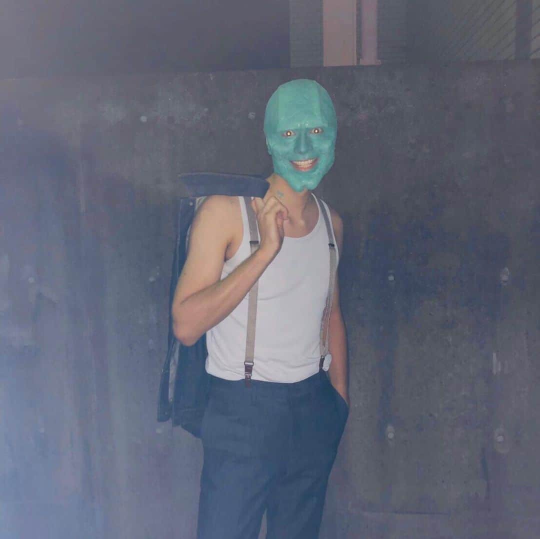 岡本至恩さんのインスタグラム写真 - (岡本至恩Instagram)「やっぱ特殊メイクってすごいな。 頑張ったけど紙粘土じゃ無理があった。笑 . #haloween #mask #jimcarrey #skrrt #ハロウィン#seanfilms#凝り性」11月1日 0時05分 - seanokmt