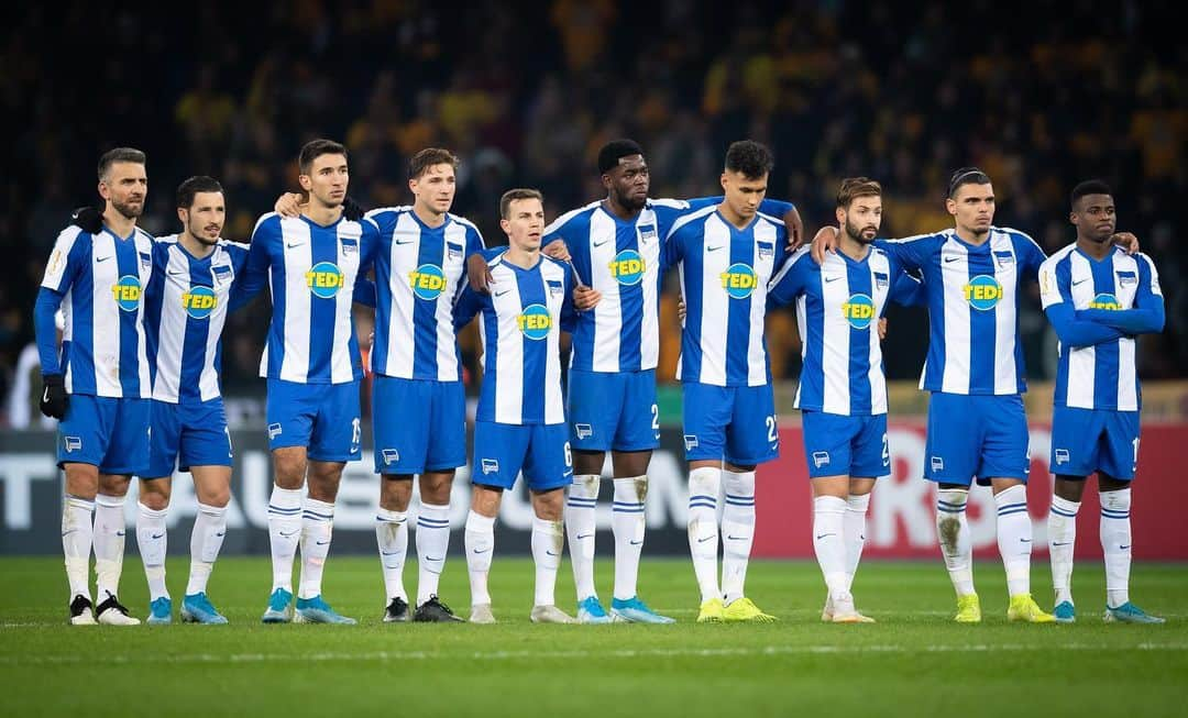 ヴラディミール・ダリダさんのインスタグラム写真 - (ヴラディミール・ダリダInstagram)「Great team spirit 💥 What a night! Thanks for support 👌💪 #hahohe」11月1日 0時05分 - v_dary