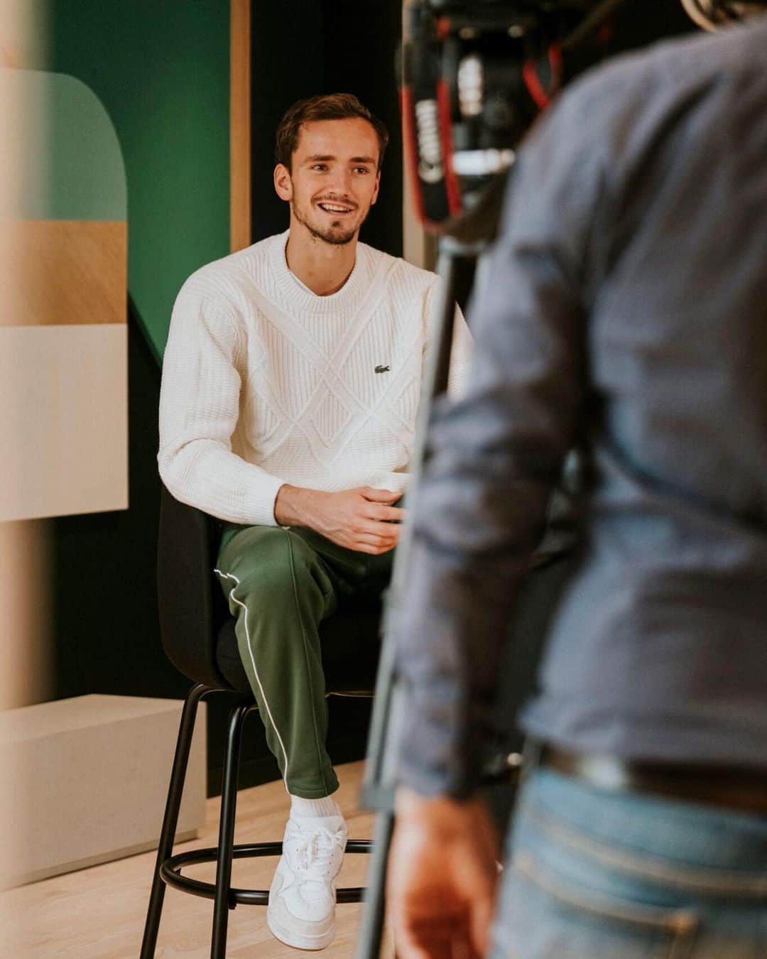 ダニール・メドベージェフのインスタグラム：「Always keep smiling 😉// Всегда продолжай улыбаться 😉 #back #home」