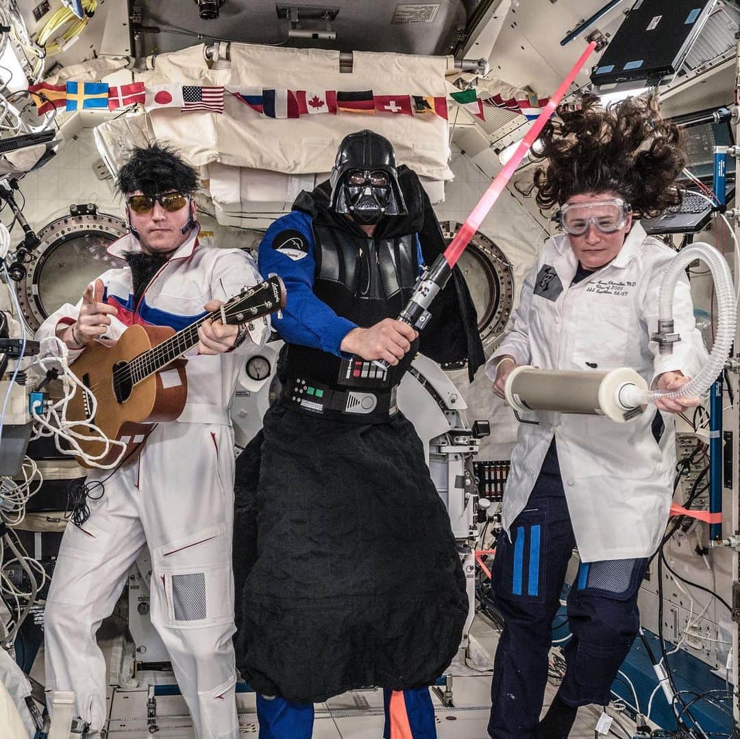 NASAさんのインスタグラム写真 - (NASAInstagram)「They did the Monster Mash… in SPACE! 👻🎃💫 ⁣ ⁣ Russian cosmonaut Sergei Prokopev, European Space Agency astronaut Alex Gerst and NASA astronaut Serena Auñón-Chancellor posed for a Halloween photo on the @iss in 2018.⁣ ⁣ If you have a stellar space-themed Halloween costume, share your photos with us using #NASAcostume ⁣ #NASA #space #halloween #spooky」11月1日 0時38分 - nasa
