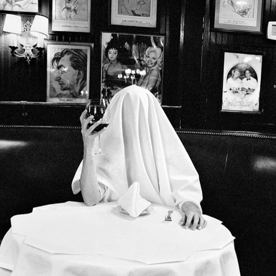 クリスティナ・バザンのインスタグラム：「Happy Halloween 🦇rg. @stephaniewestcott」
