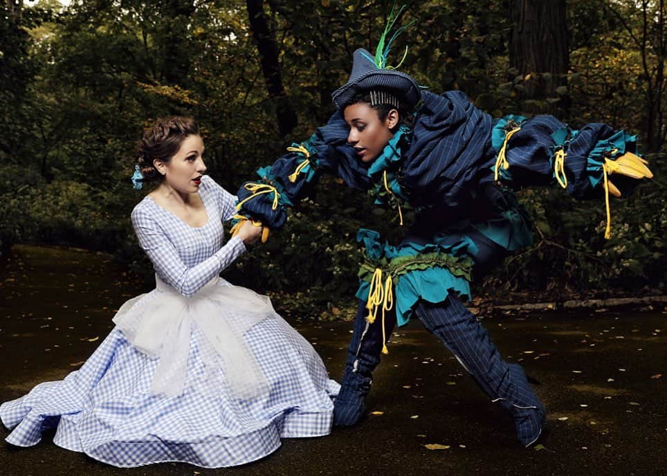 ローラ・オスさんのインスタグラム写真 - (ローラ・オスInstagram)「Best #Halloween Ever. Link in bio. 👠💋#BwayCelebratesOZ | @broadwayboxcom 📷: @curtisbrownphotography 👗: @bckjnes 💄: @perspectivebeats」11月1日 1時08分 - lauraosnes