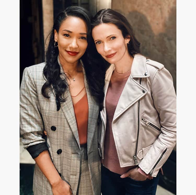 ビッツィー・トゥロックさんのインスタグラム写真 - (ビッツィー・トゥロックInstagram)「Reporter team-up! @candicepatton ❤️💪#iriswestallen #loislane #crisisoninfiniteearths」11月1日 1時18分 - bitsietulloch